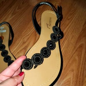 Flat sandals black